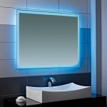 مرآة الحمام في الحمام