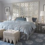 تصميم الجدار مثيرة للاهتمام من السرير