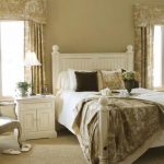 غرفة نوم مشرقة بأسلوب كلاسيكي