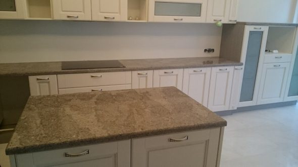 منضدية الكوارتز