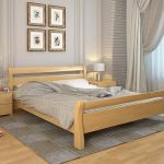 سرير الصنوبر الصلب