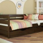 سرير مع أدراج