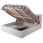 السرير مع آلية الرفع