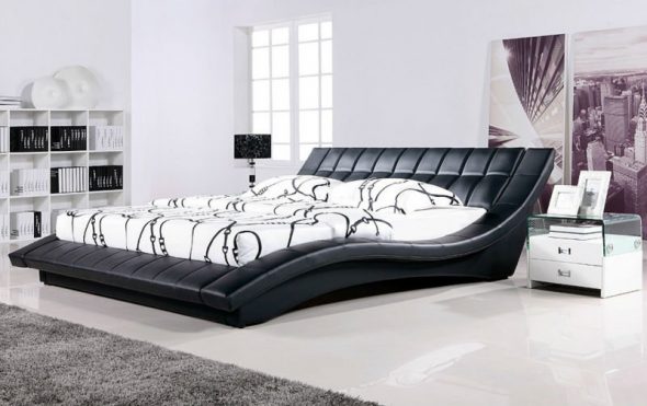 سرير مزدوج أسود