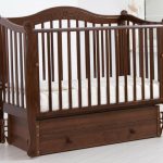 سرير الطفل البندول