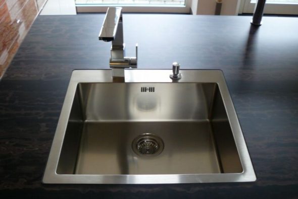 تغرق فلوش مع سطح العمل