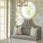 مرآة في الرواق مشرق