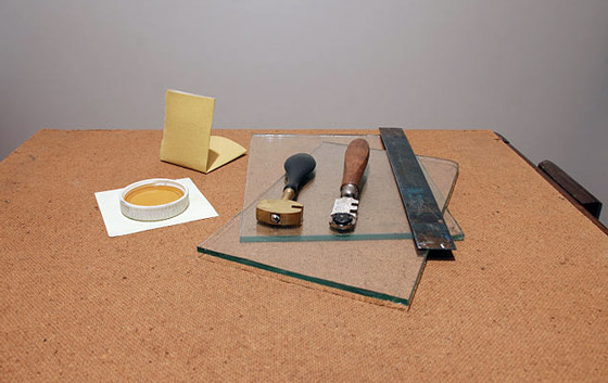 تقليم المرآة مع قطع الزجاج