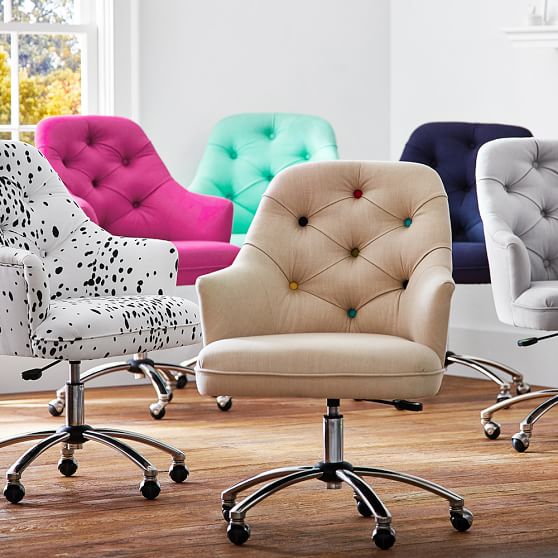 كراسي ملونة