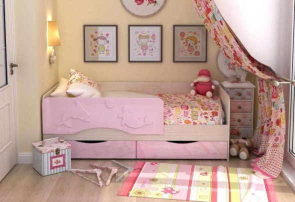 الدلفين السرير الوردي