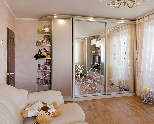 خزانة وغرفة خلع الملابس وخزانة مريحة