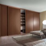 المدمج في خزانة واسعة