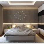 الجدار في غرفة النوم فوق السرير