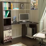 مكتب الكمبيوتر وكرسي