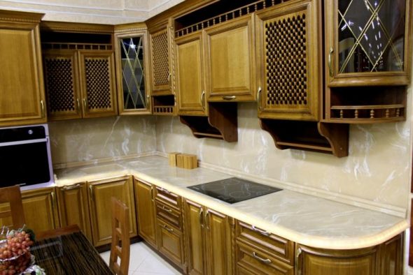 الجدول الرخام الأبيض أعلى