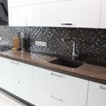 سطح طاولة الرخام