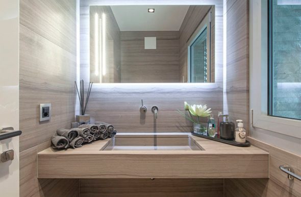 مرآة الخلفية