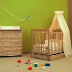 سرير للأطفال مع مربع