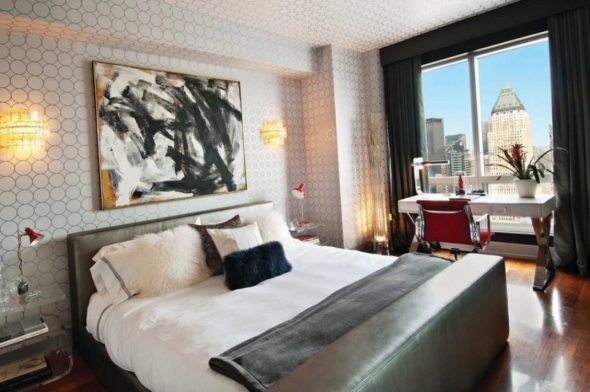 تسليط الضوء على رأس السرير بألوان زاهية