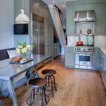 ارتفاع الجدول وسماعات الرأس