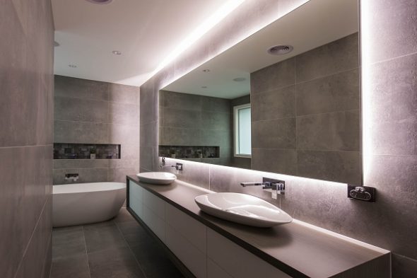 مرآة مع الإضاءة الداخلية