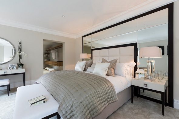 مرآة الحائط