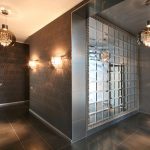 المرآة في الردهة أصلية