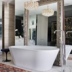 مرآة الحمام الكبيرة