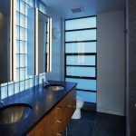 أضواء المرآة في الحمام