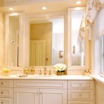 مرآة الحمام الخفيفة