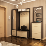 مرآة في الردهة