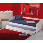 سرير اطفال مع سرير