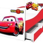 أسرة الأطفال مع شخصيات الرسوم المتحركة ديزني في الأوراق المالية