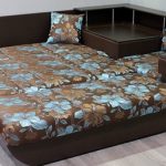 سرير أريكة مع فراش العظام البني