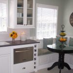 تصميم المطبخ مع أريكة من السهل جدا إعادة إنتاج من قبل نفسك