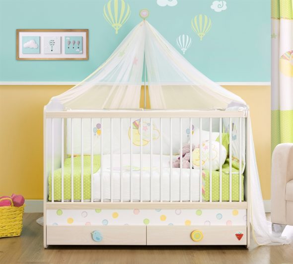 للطفل يستقر سرير ضحلة