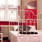 بالنسبة للسرير ، يجب عليك اختيار قاع مستطيل