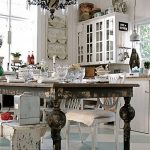 الأثاث الذين تتراوح أعمارهم بين مصطنع بأيديهم