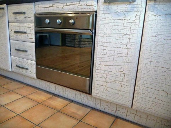 تأثير الطلاء متصدع بشكل مصطنع على الأثاث