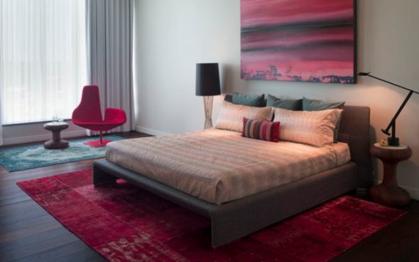 لوحات في الداخل من غرفة النوم