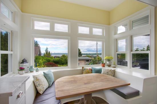 زاوية المطبخ الناعمة المدمجة باللون الرمادي والأبيض