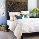 سرير خشبي الصورة