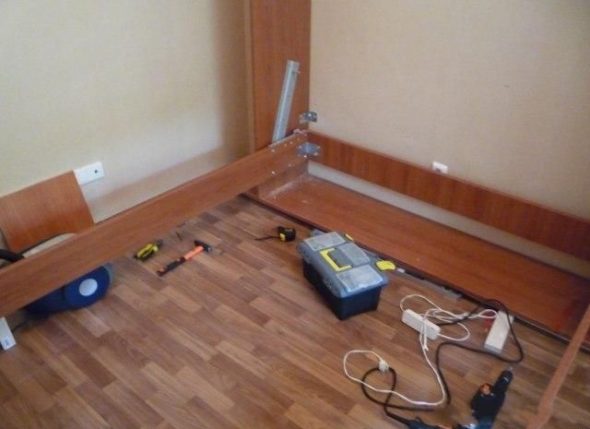 الجمعية خزانة السرير