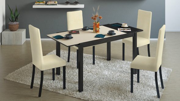 طاولة المطبخ في الداخل