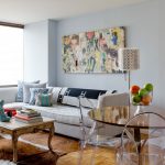 صورة غرفة المعيشة قليلا