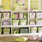 رفوف مفتوحة لتخزين لعب الأطفال