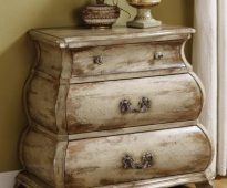 خزانة ذات أدراج قديمة