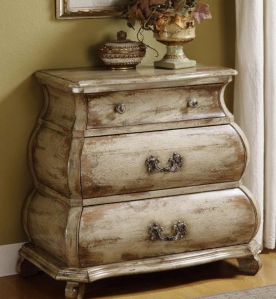 خزانة ذات أدراج قديمة