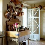 الذين تتراوح أعمارهم بين الأثاث الحديث