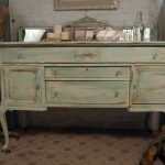 الذين تتراوح أعمارهم بين الأدراج